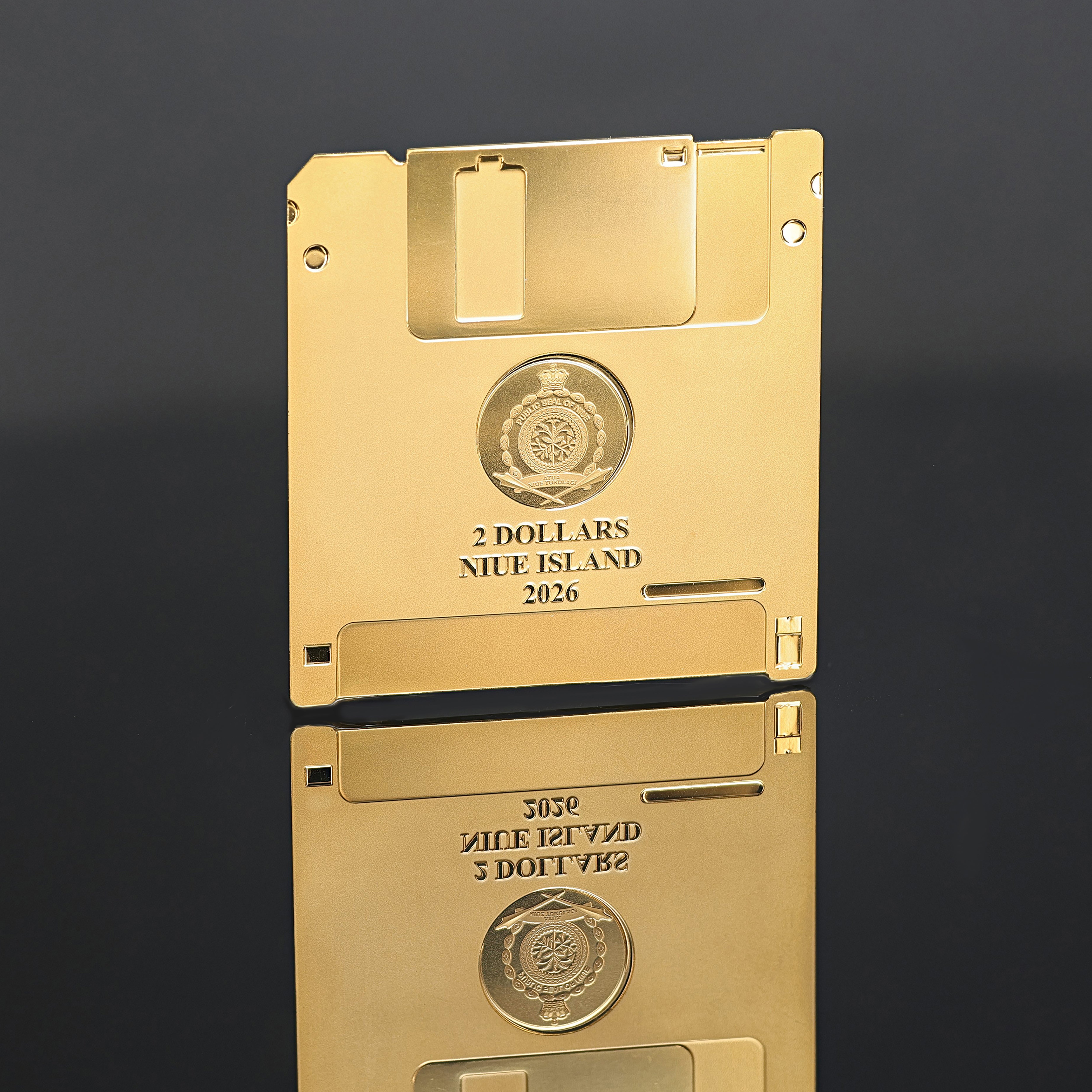 Niue – Floppy Disk Gilded - TechStalgic